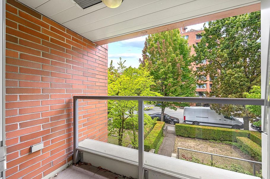 201 638 W 45th Avenue Vancouver, BC - 22