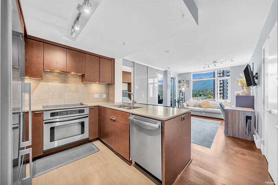 1301 158 W 13th Street North Vancouver, BC - 3