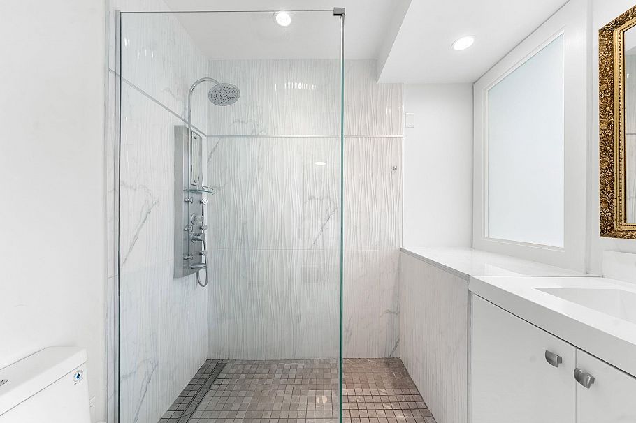 4 230 W 16th Street North Vancouver, BC - 22