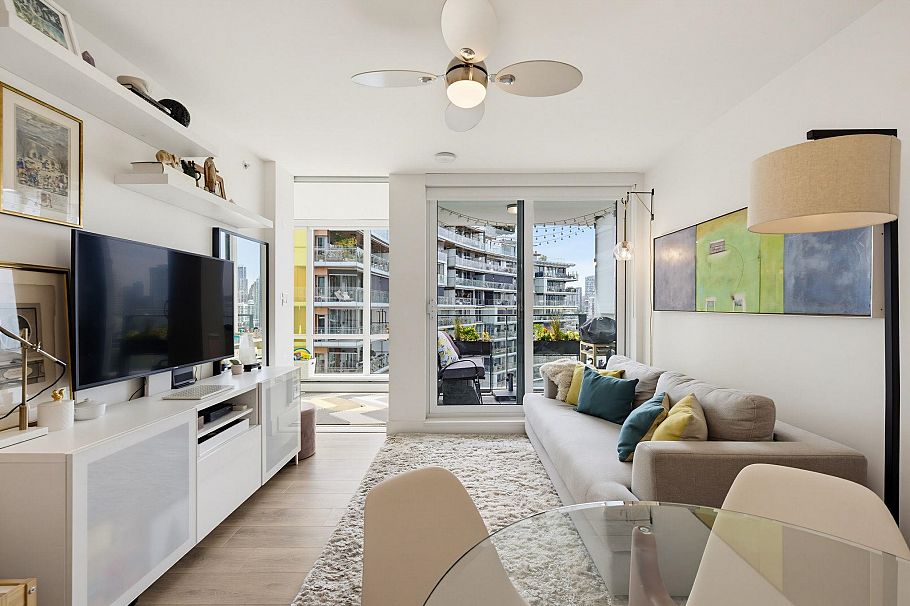 1501 1788 Columbia Street Vancouver, BC - 2