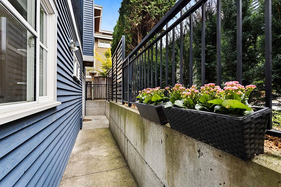 158 W 14th Avenue Vancouver, BC - 32
