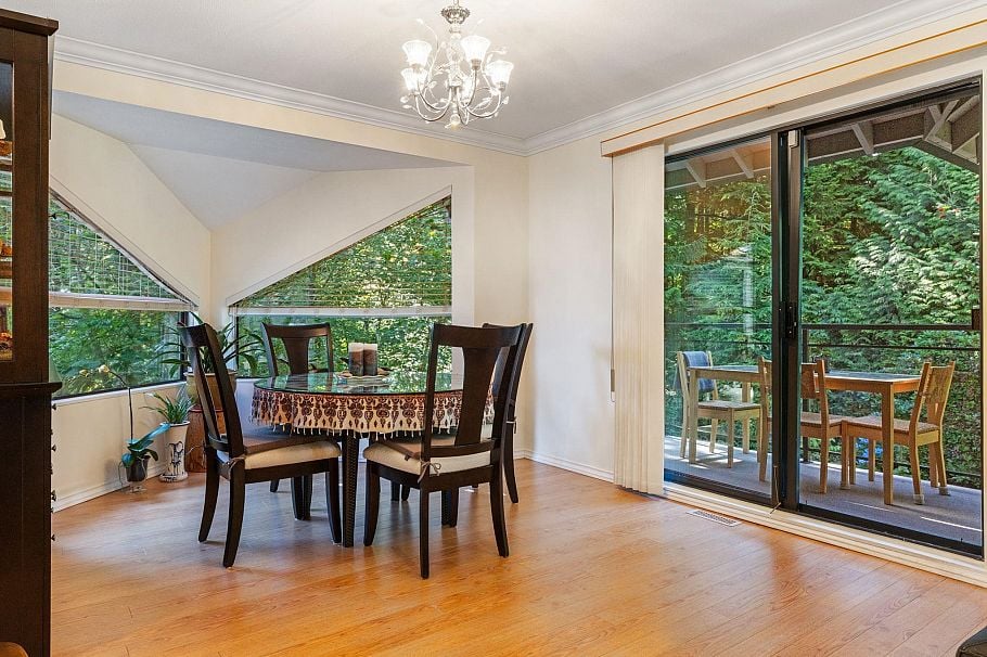 5729 Owl Court North Vancouver, BC - 5
