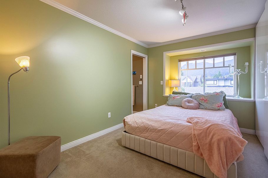 358 E 14th Street North Vancouver, BC - 24
