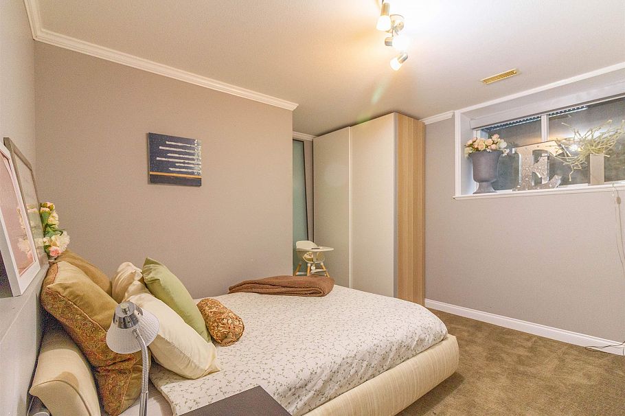 358 E 14th Street North Vancouver, BC - 30