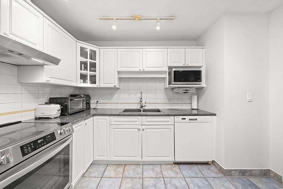 304 1550 Fell Avenue Avenue North Vancouver, BC - 13