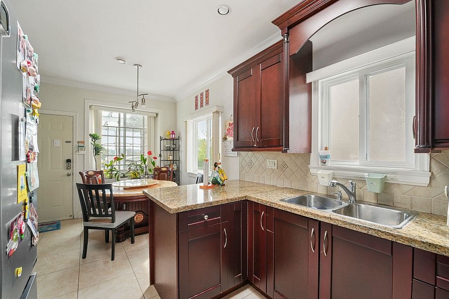 3054 E 5th Avenue Avenue Vancouver, BC - 9