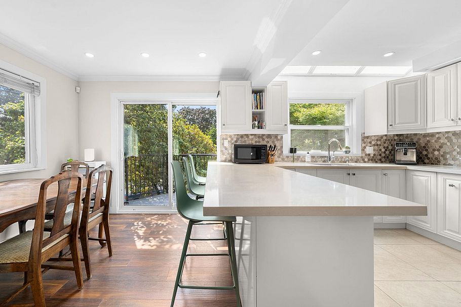4 230 W 16th Street North Vancouver, BC - 6
