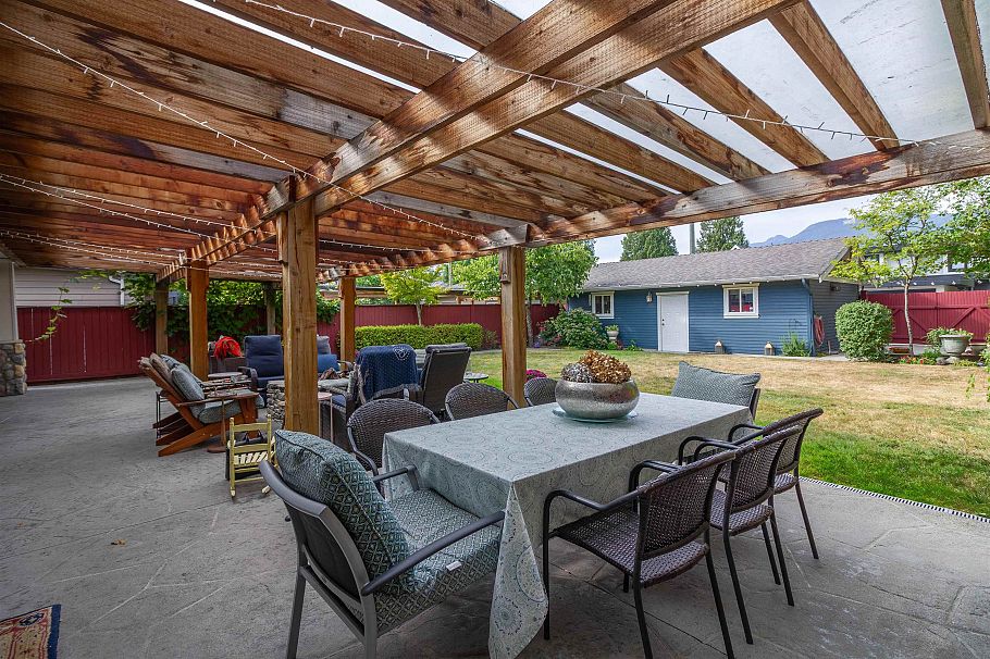 358 E 14th Street North Vancouver, BC - 32