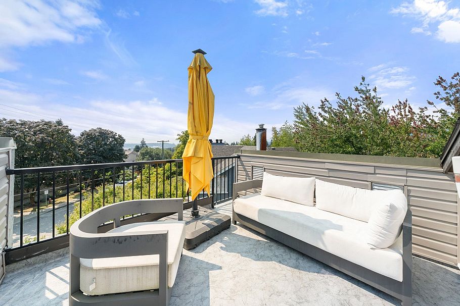 4 230 W 16th Street North Vancouver, BC - 32