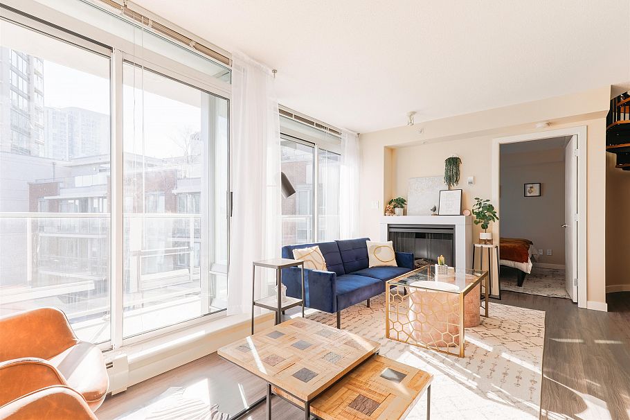 711 618 Abbott Street Vancouver, BC - 1