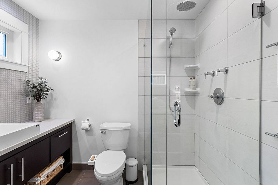 158 W 14th Avenue Vancouver, BC - 23