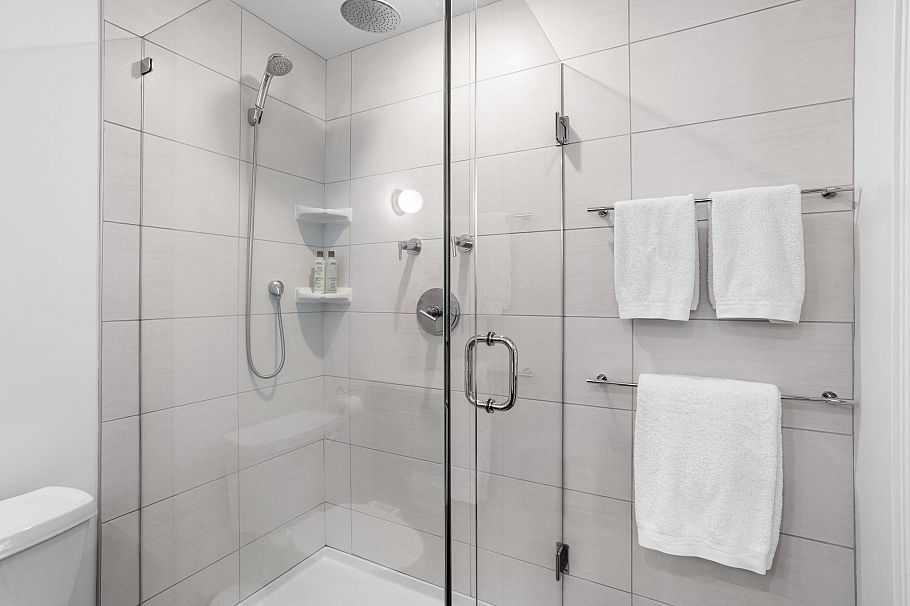 158 W 14th Avenue Vancouver, BC - 22