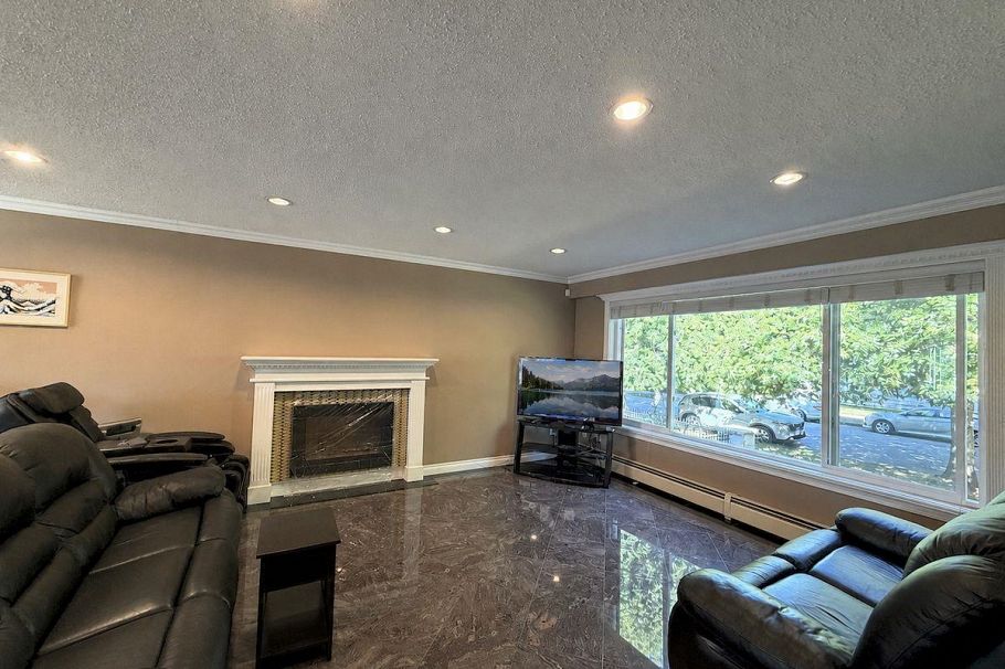 5885 Lincoln Street Vancouver, BC - 5