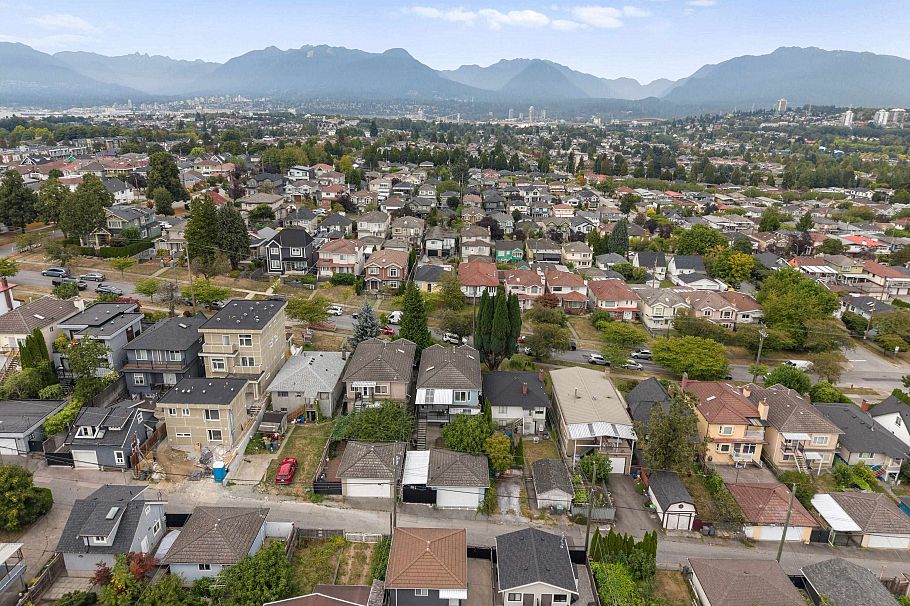 3054 E 5th Avenue Avenue Vancouver, BC - 39