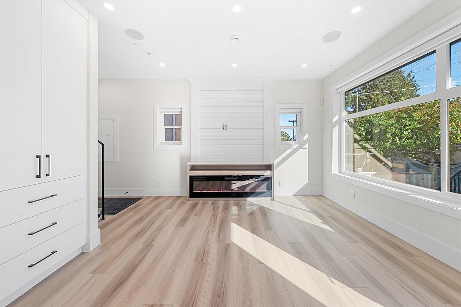 4318 Nanaimo Street Vancouver, BC - 4