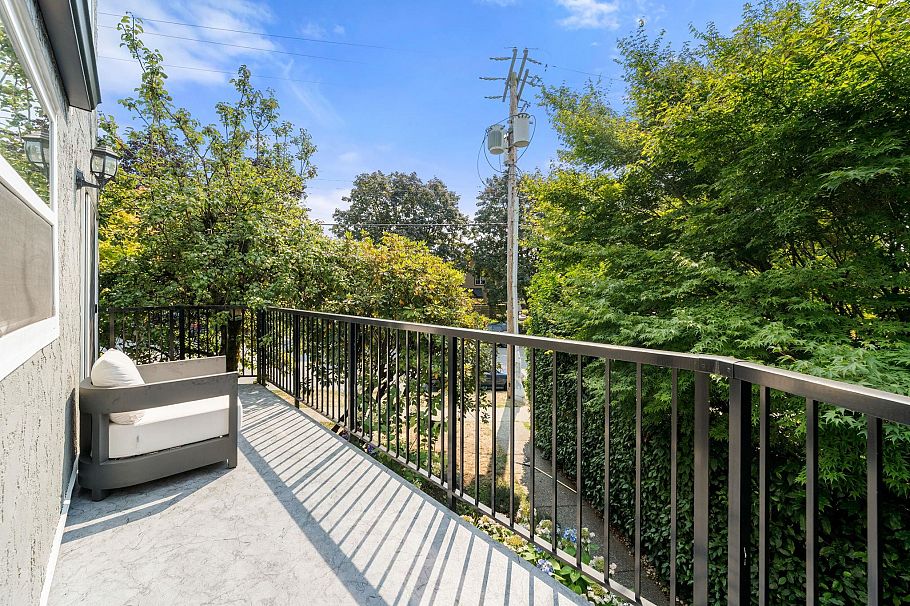 4 230 W 16th Street North Vancouver, BC - 19