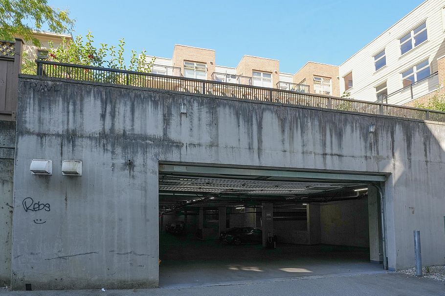 403 2408 E Broadway Vancouver, BC - 16