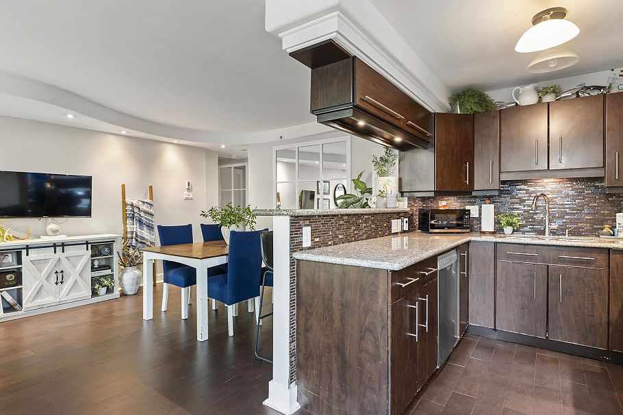 102 2528 E Broadway Vancouver, BC - 17