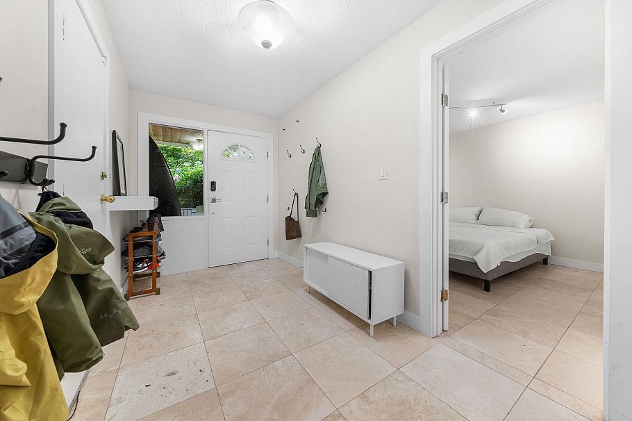 4 230 W 16th Street North Vancouver, BC - 28
