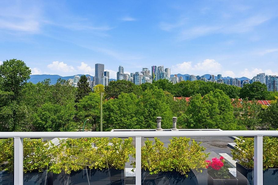 2224 Spruce Street Vancouver, BC - 1
