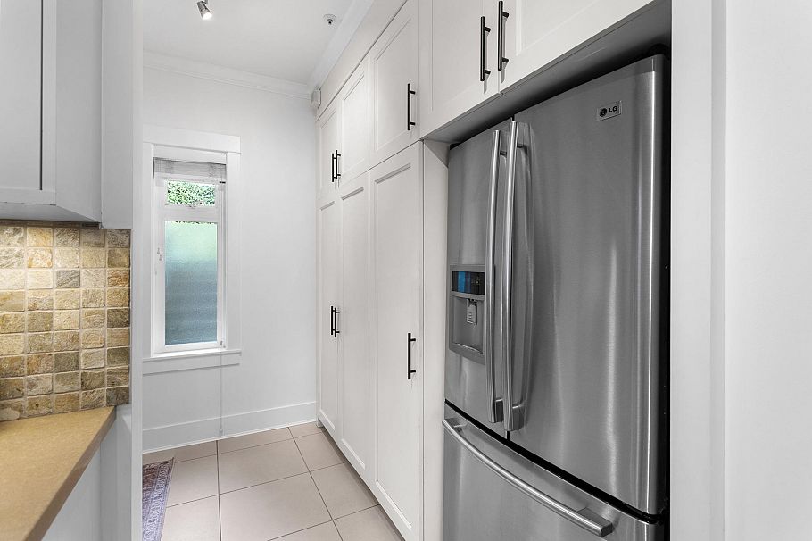 158 W 14th Avenue Vancouver, BC - 15