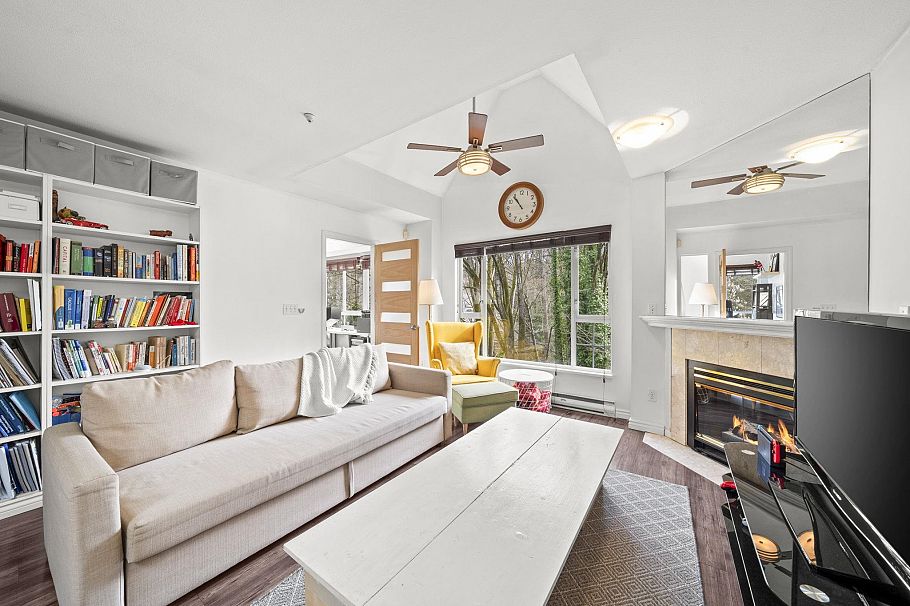 304 1550 Fell Avenue Avenue North Vancouver, BC - 2