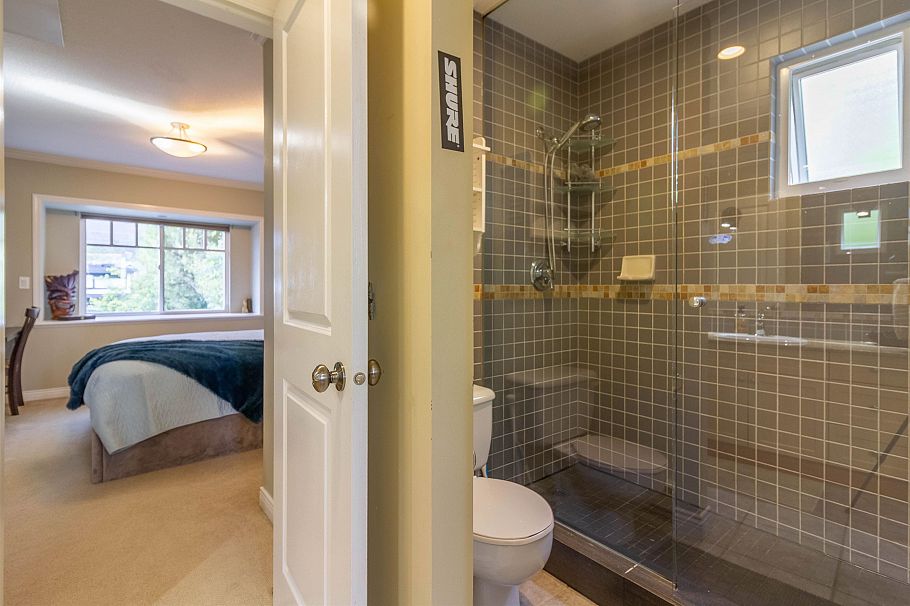 358 E 14th Street North Vancouver, BC - 21