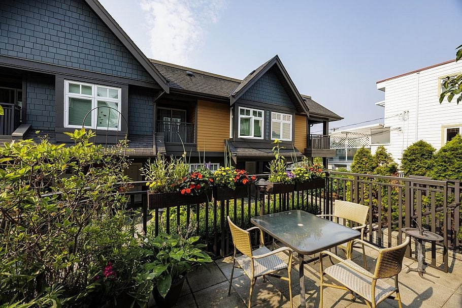 2 263 E 5th Street North Vancouver, BC - 2