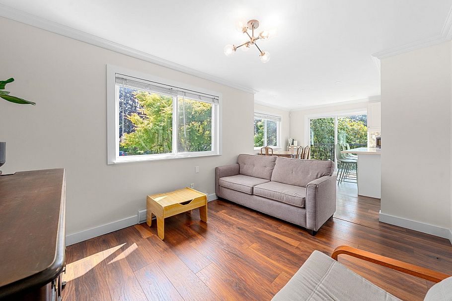 4 230 W 16th Street North Vancouver, BC - 13