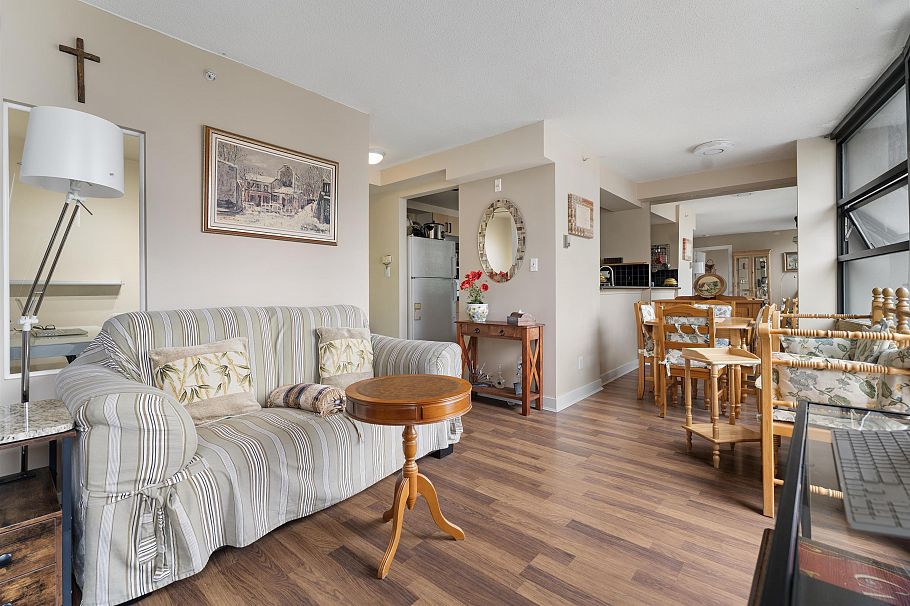306 1688 Robson Street Vancouver, BC - 8
