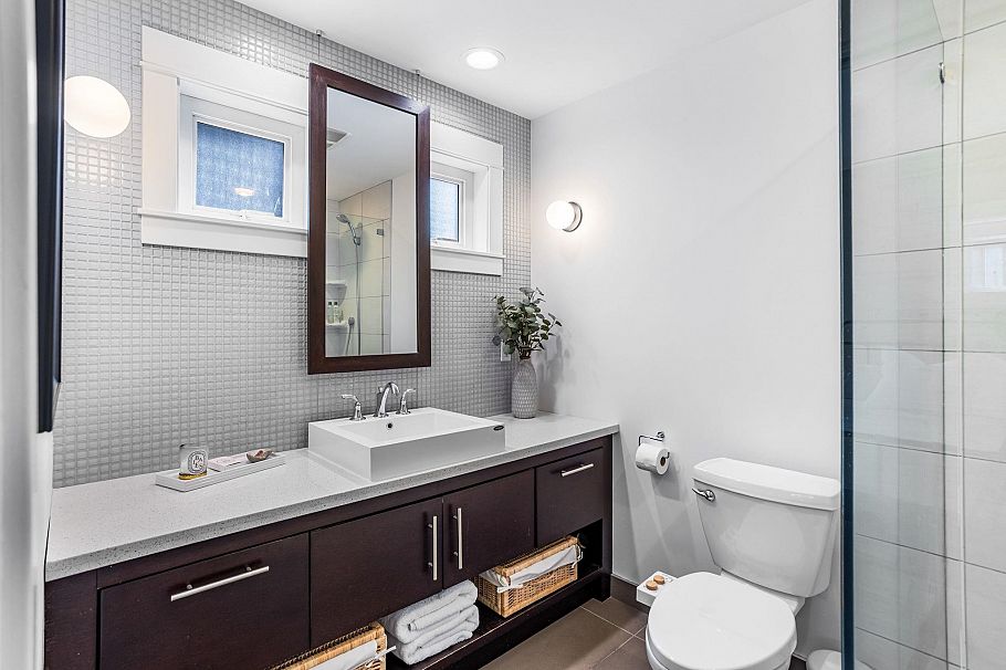 158 W 14th Avenue Vancouver, BC - 21