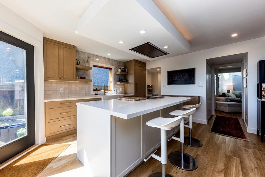 126 E St. James Road North Vancouver, BC - 6