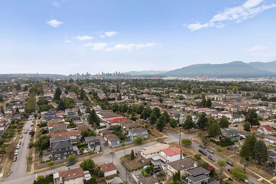 3054 E 5th Avenue Avenue Vancouver, BC - 37