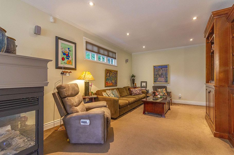 358 E 14th Street North Vancouver, BC - 12