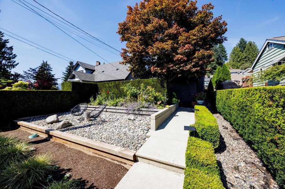 126 E St. James Road North Vancouver, BC - 26