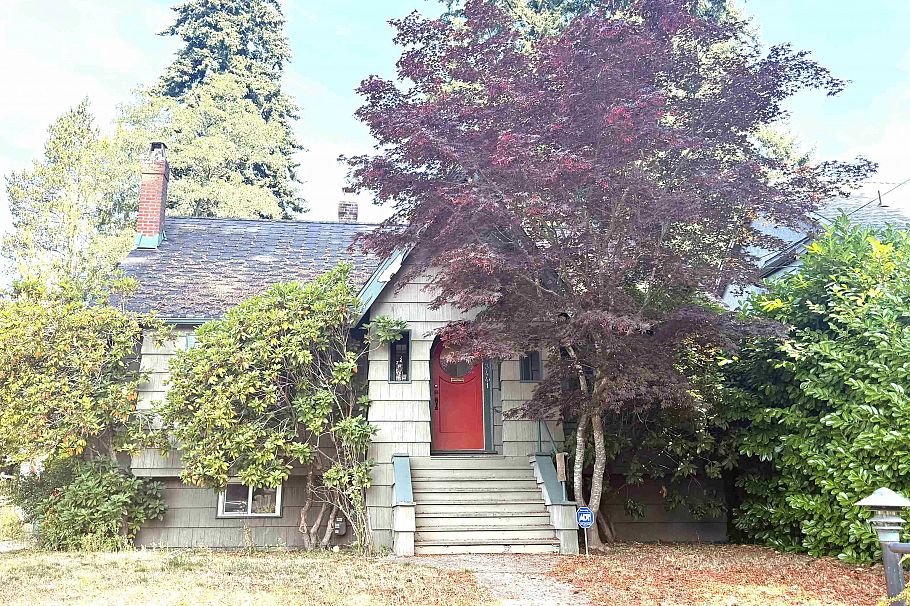 3441 W 35th Avenue Vancouver, BC - 1