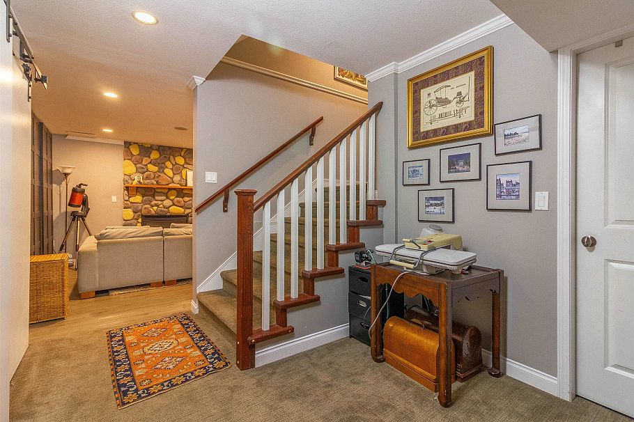 358 E 14th Street North Vancouver, BC - 26