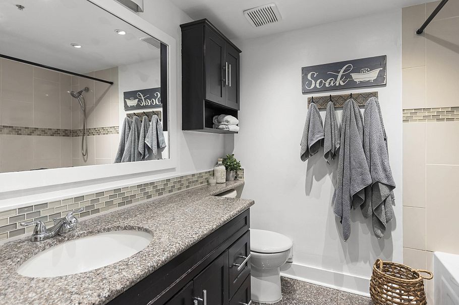 102 2528 E Broadway Vancouver, BC - 26