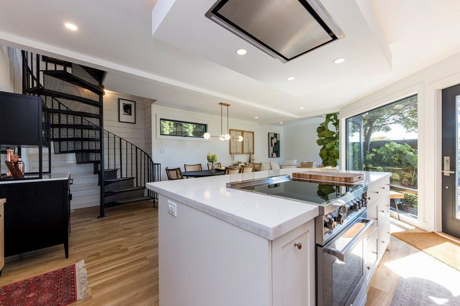 126 E St. James Road North Vancouver, BC - 7