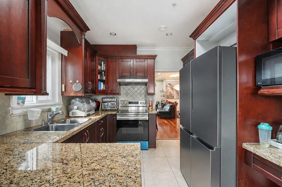3054 E 5th Avenue Avenue Vancouver, BC - 8