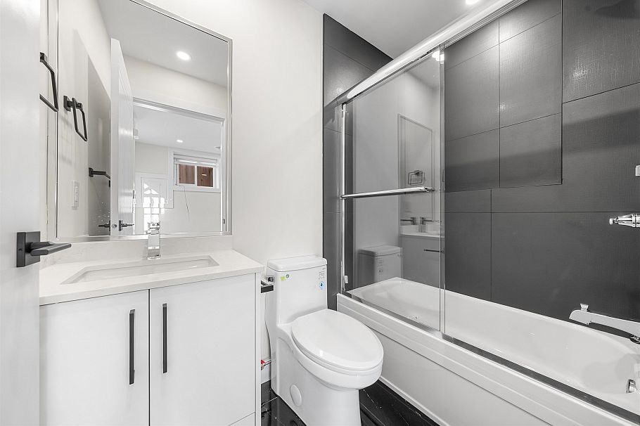 4318 Nanaimo Street Vancouver, BC - 23