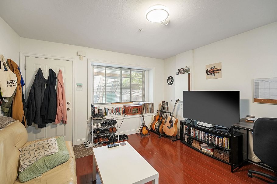 3054 E 5th Avenue Avenue Vancouver, BC - 22