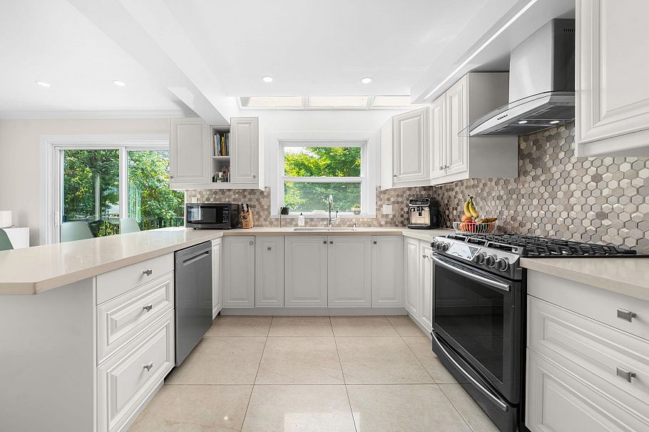 4 230 W 16th Street North Vancouver, BC - 7