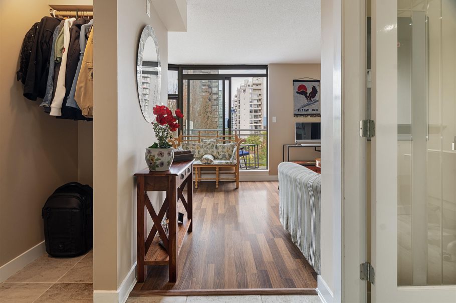306 1688 Robson Street Vancouver, BC - 13