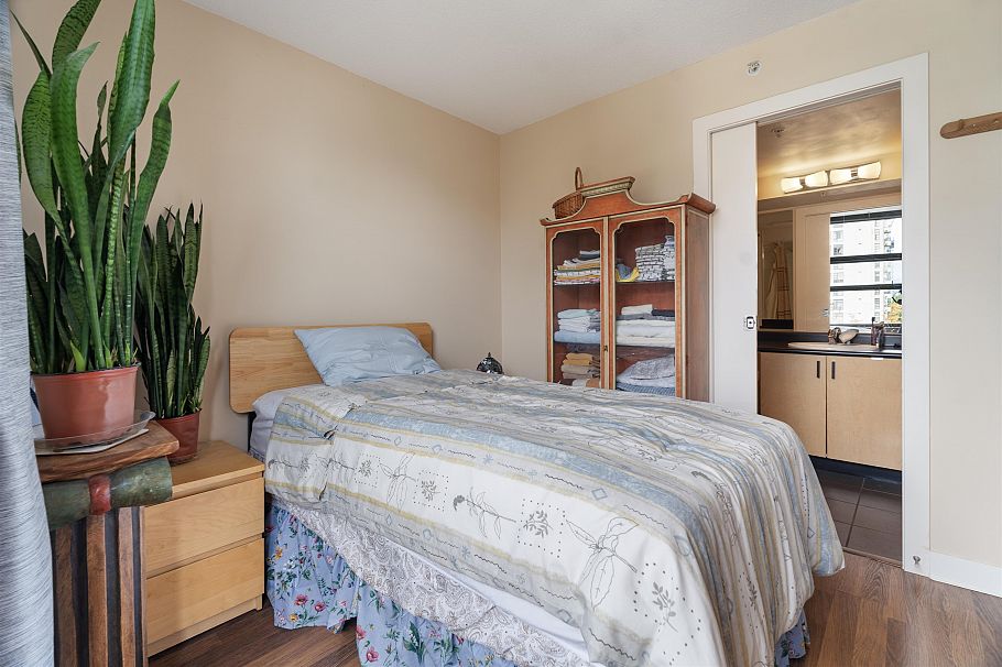 306 1688 Robson Street Vancouver, BC - 22