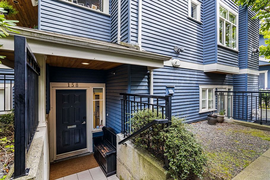 158 W 14th Avenue Vancouver, BC - 2