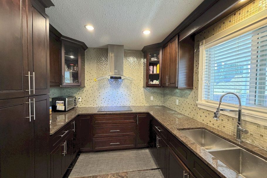 5885 Lincoln Street Vancouver, BC - 12