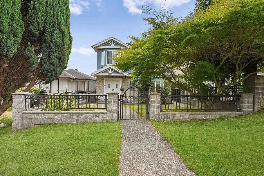 3054 E 5th Avenue Avenue Vancouver, BC - 2