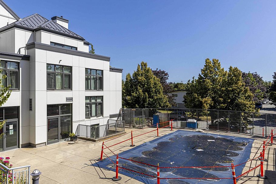102 2528 E Broadway Vancouver, BC - 31