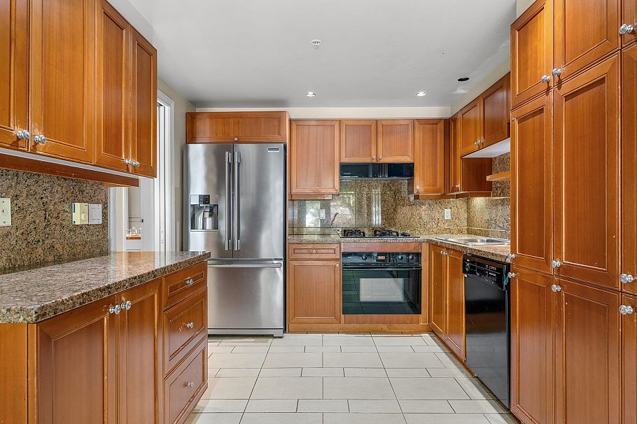 201 638 W 45th Avenue Vancouver, BC - 9